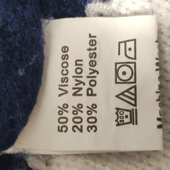 Elegant V-Neck Sweater - Navy and Cream - Picture 11 of 12